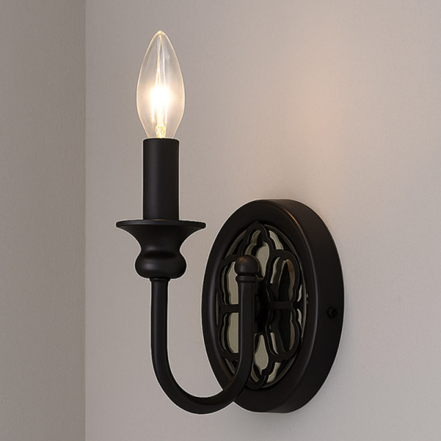 室内空間を彩るキャンドルスタイルのウォールライト