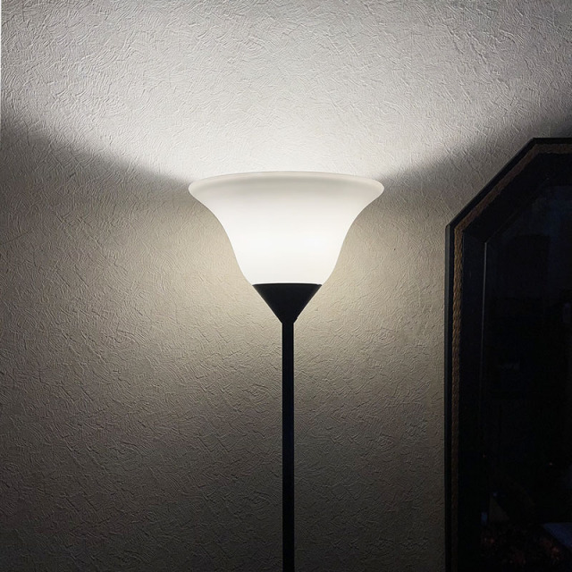 GOLDEN LIGHTINGのガラス製ランプシェード・照明傘がインテリアを照らす設置例写真