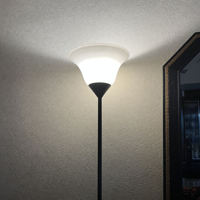 GOLDEN LIGHTINGのガラス製ランプシェード・照明傘がインテリアを照らす設置例写真