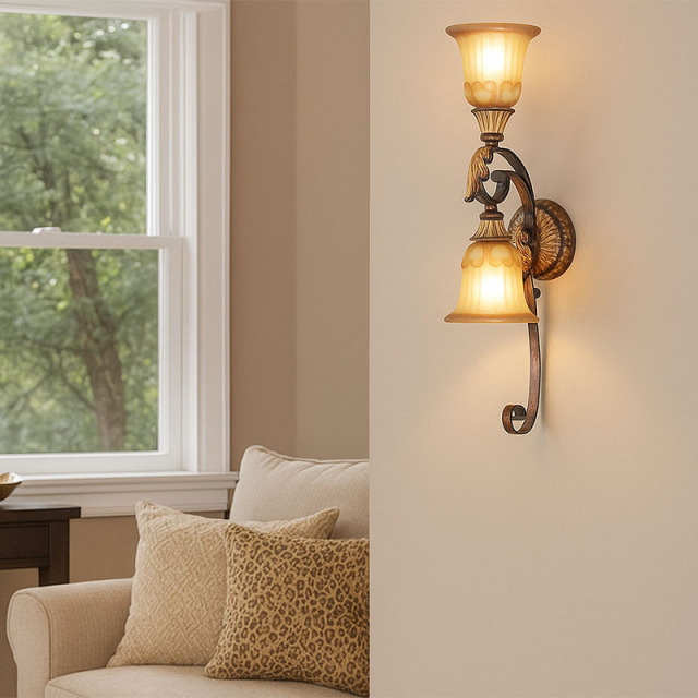 クラシックなインテリアに映える LIVEX LIGHTING ヴィッラローマ2灯ブラケットライトの設置例｜上品なベローナブロンズのウォールライト