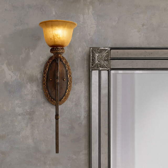 リビングや廊下に映えるエレガントなブロンズ壁付け照明の設置例イメージ