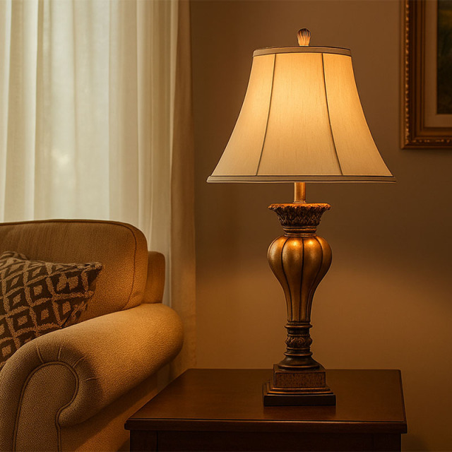 高級感あふれるゴールド仕上げのインテリア卓上照明