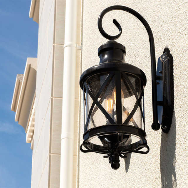 アップ型ガラスシェードと重厚感ある仕上げが魅力の屋外用防滴ウォールライト