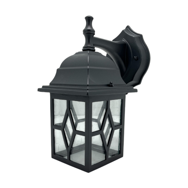 アンティークな雰囲気が漂うシンプルな海外の屋外用ブラケット照明