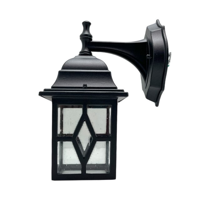 アンティークな雰囲気が漂うシンプルな海外の屋外用ブラケット照明