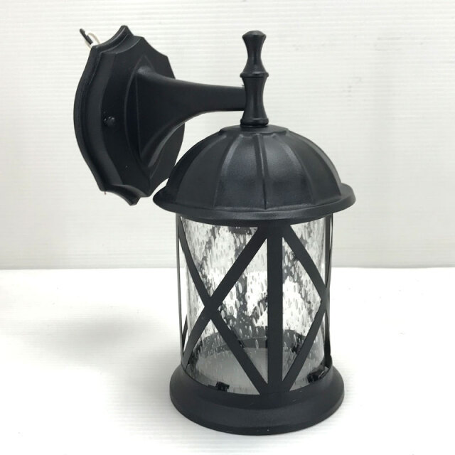 クラシックデザインの黒い玄関灯ブラケット