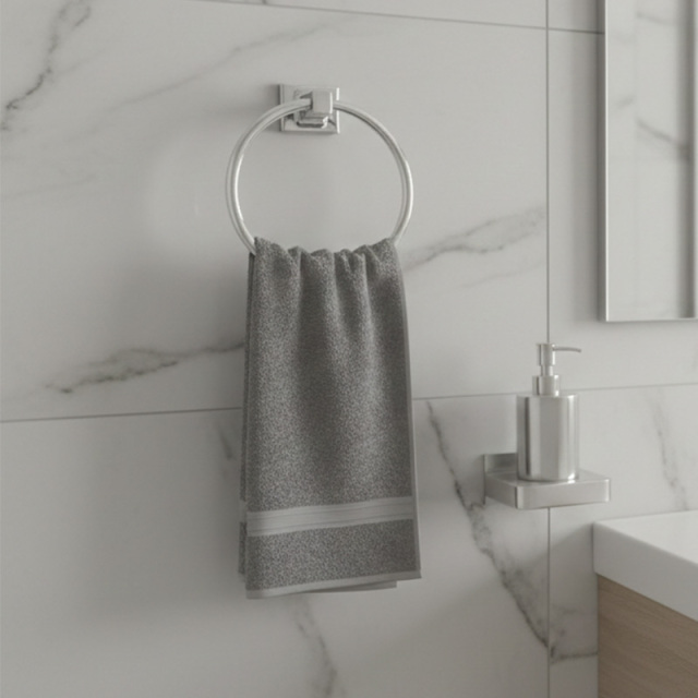 ミルブリッジシリーズのバスルームアクセサリー。洗練されたシンプルデザインとクローム仕上げが上品に映えるタオルホルダー。