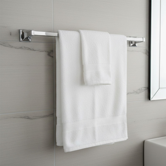 シンプルモダンなサテンニッケル仕上げのタオルバー