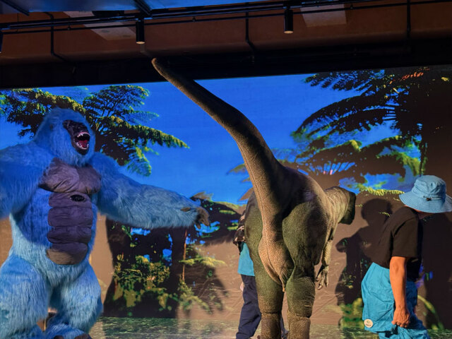 ＼🦖ドキドキワクワク‼️恐竜ホテル爆誕‼️🚣‍♂️✨／ 🔥《恐竜VS巨大コング》没入体験×日帰りイベント！
