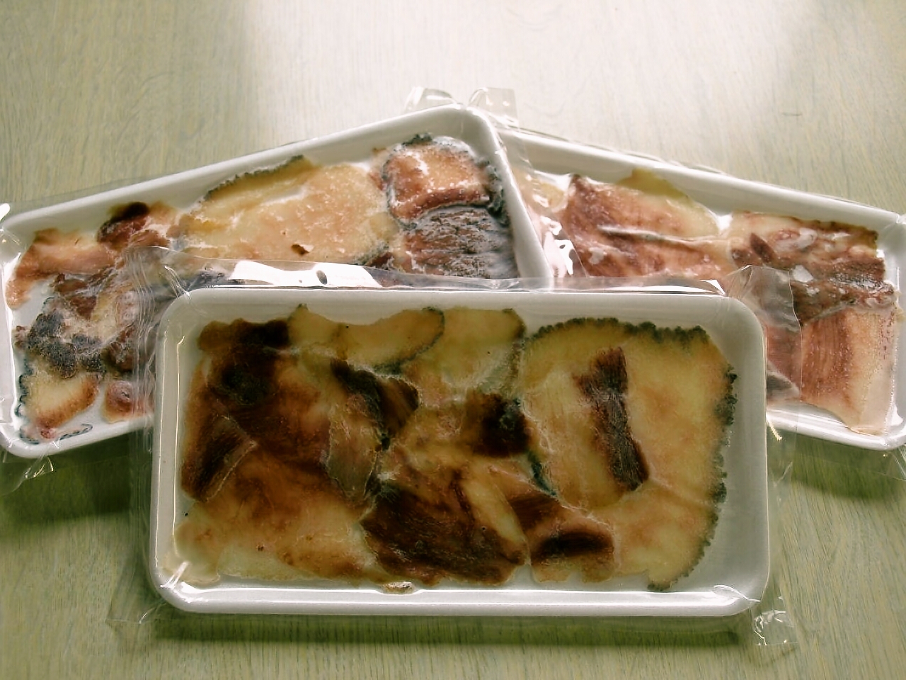 【お試し￥０！】鯨さえずり（クジラの舌）25gお刺身用（関太郎印のくじら販売店・東冷）