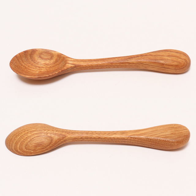 木のぬくもり雑貨 手作り 木製食器 クルミの木スプーン 色柄1点もの 蜜ろう塗加工