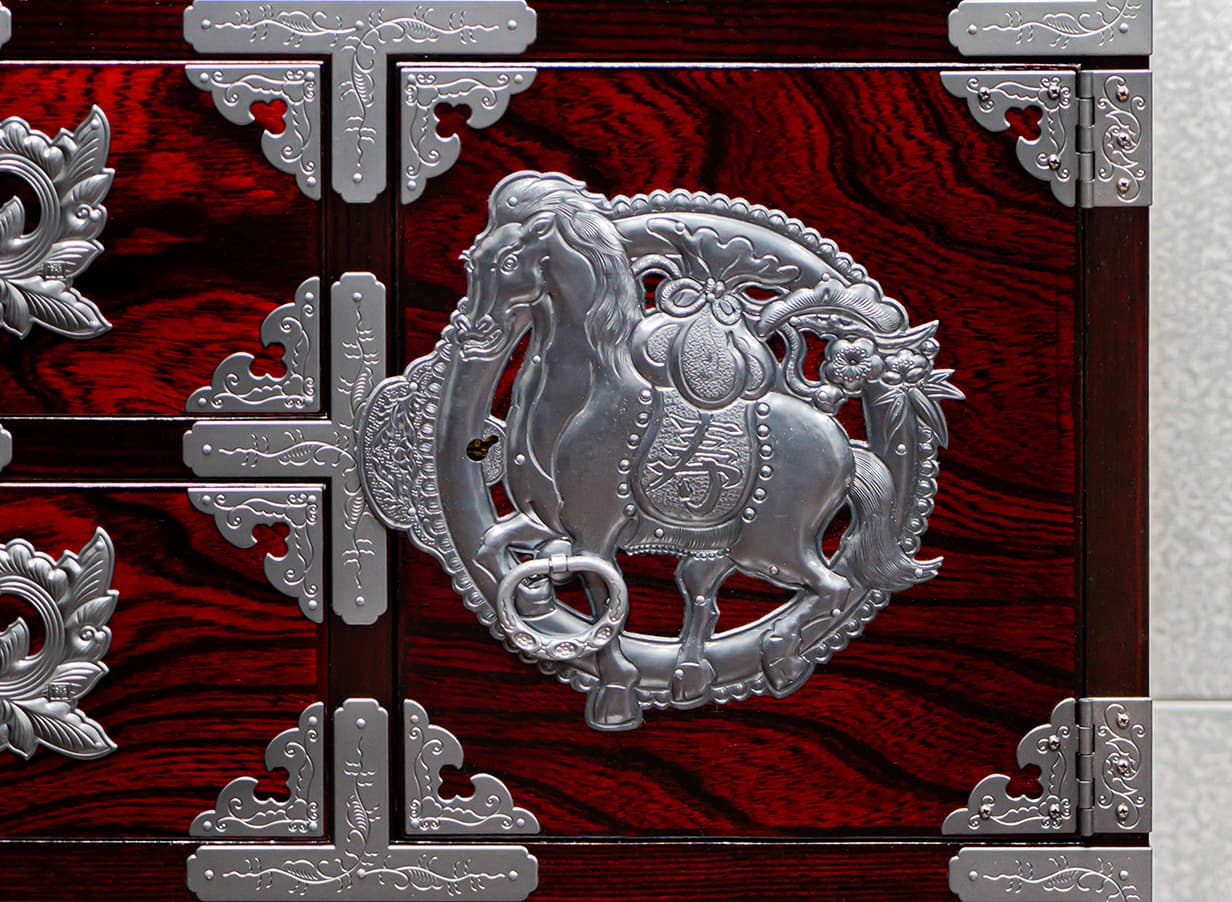 仙台箪笥 猫足帳場箪笥 KC-60BDH 拭き漆塗り 彫金手打金具（扉）