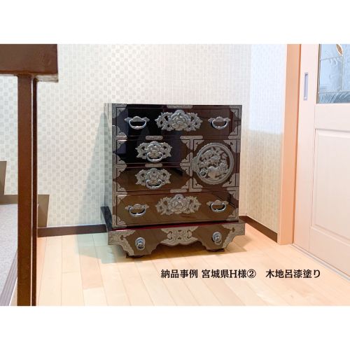 仙台箪笥 中型車箪笥 唐獅子牡丹 KRD-18D 赤木肌木地呂漆塗り 彫金手打
