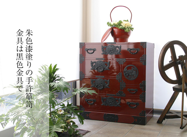 木製 仙台箪笥様式 内桐 片開 朱色漆塗り 龍彫刻 飾り金具 民芸箪笥 手許箪笥 仙台箪笥 三尺階段箪笥（左） KC-40L 拭き漆塗り