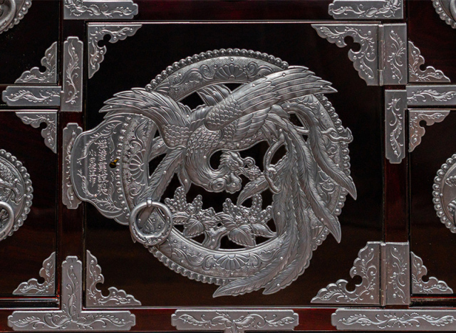 仙台箪笥 四.五尺部屋箪笥 KD-3008D 木地呂漆塗り 彫金手打金具（竜・四神・鳳凰・唐獅子）