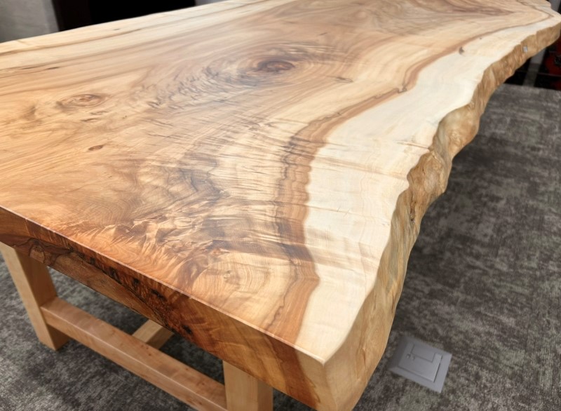 241巾栃一枚板 兼用脚付 52511