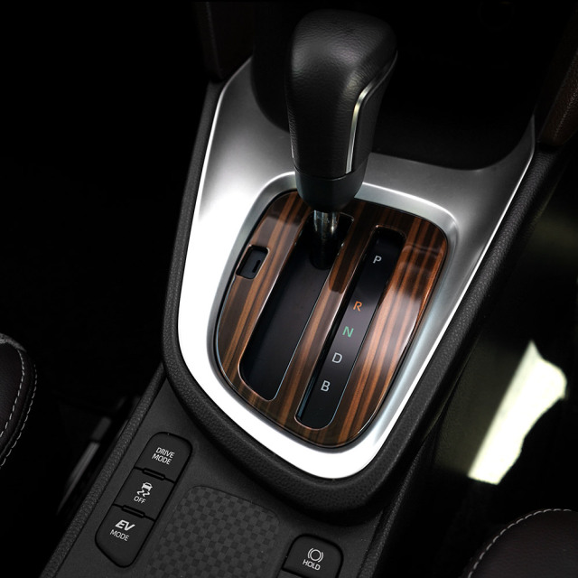 ヤリスクロス　シフトノブ Amazon.co.jp: ヤリス ヤリスクロス パーツ シフトノブ カバー 1P