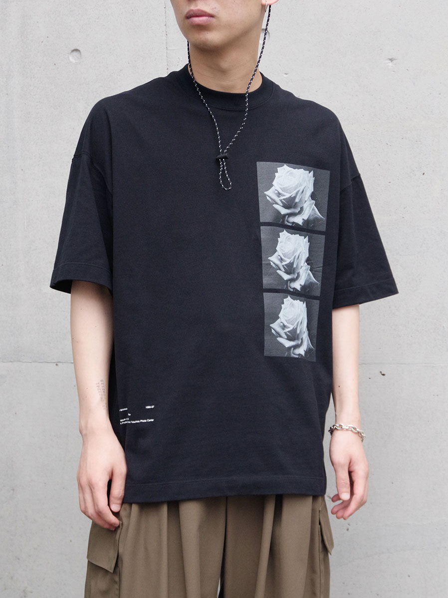 ALMOSTBLACK "PRINT T - "Rose"" - BLACK