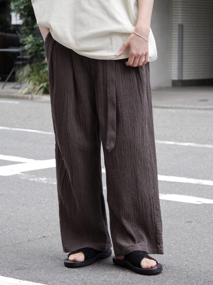 ANCELLM "BELTED CREPE TUCK SLACKS" - BROWN