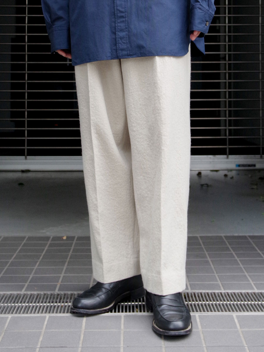 ANEI "F.E. 2-TUCK SLACKS W/C" - IVORY