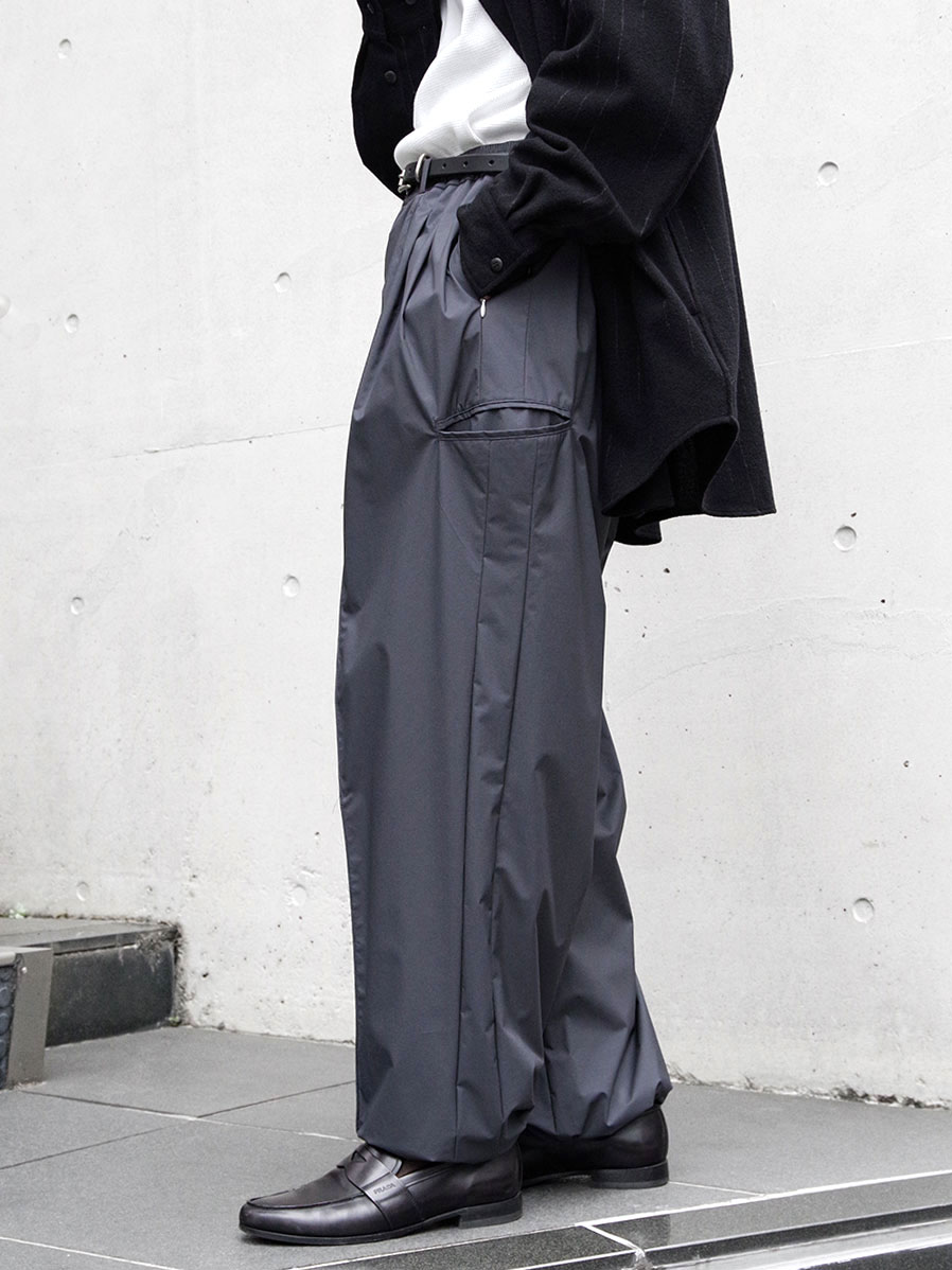THE JEAN PIERRE "BETA 3 Tuck Nylon Trouser" - CHARCOAL