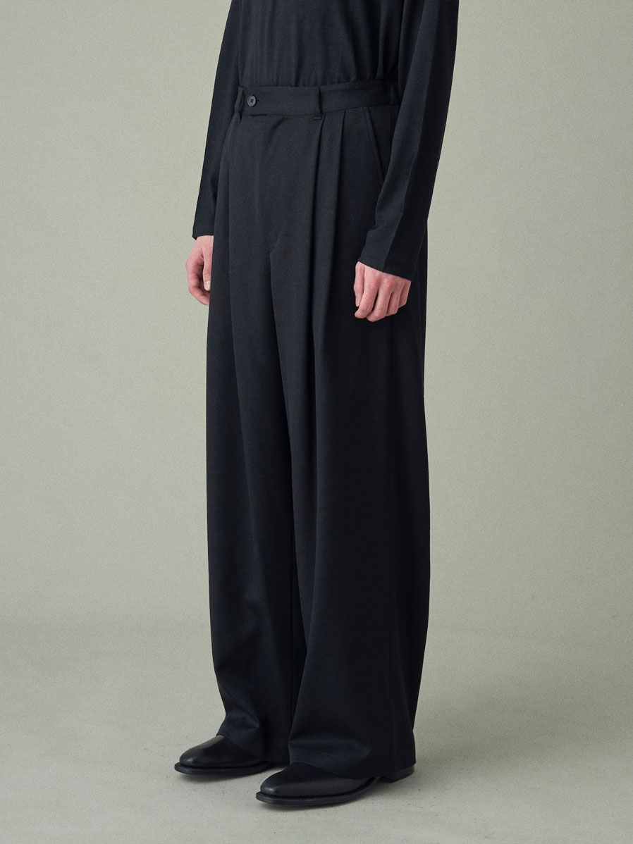 JUHA "2TUCK WIDE EASY PANTS" - BLACK