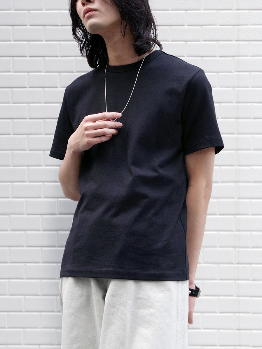 JUHA "BASIC TEE" - BLACK
