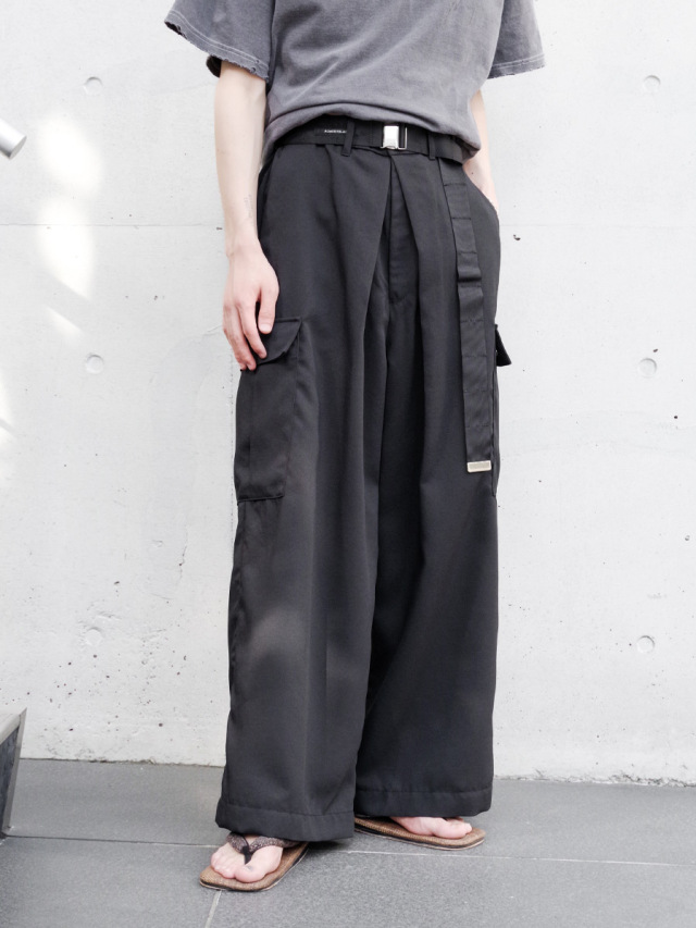 ALMOSTBLACK "WOVEN CENTER TACK MILITARY SLACKS" - BLACK