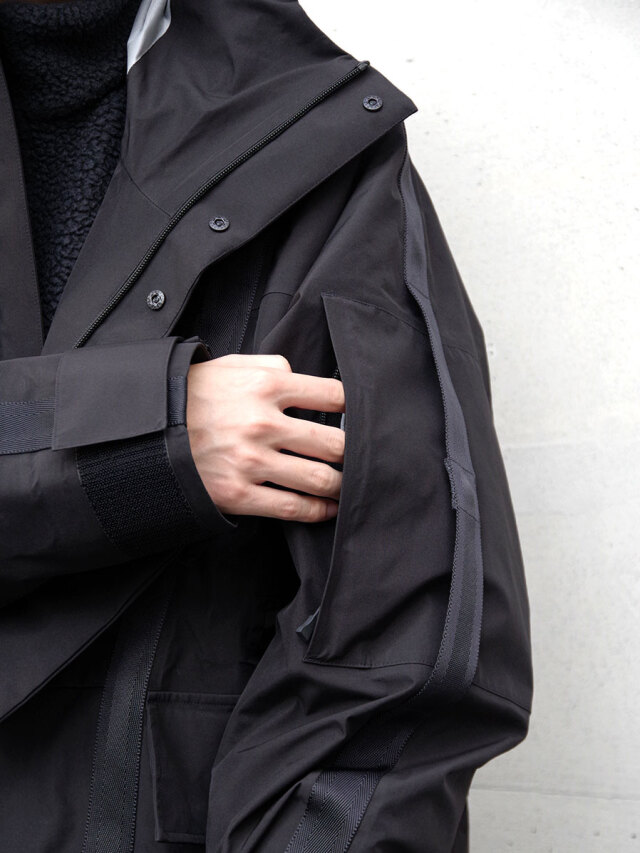 D-VEC × ALMOSTBLACK 