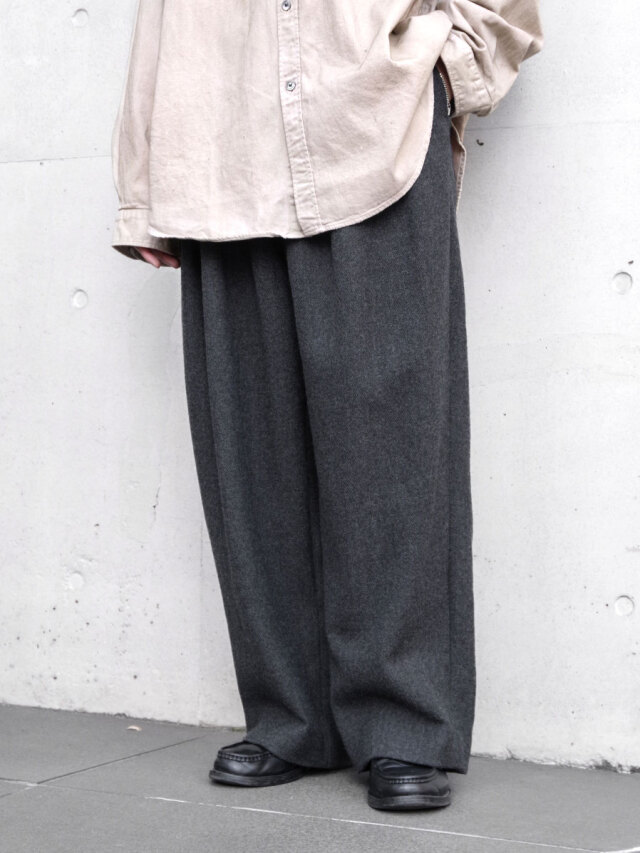 my beautiful landlet "BISHU WOOL TUCK WIDE PANTS" - CHARCOAL