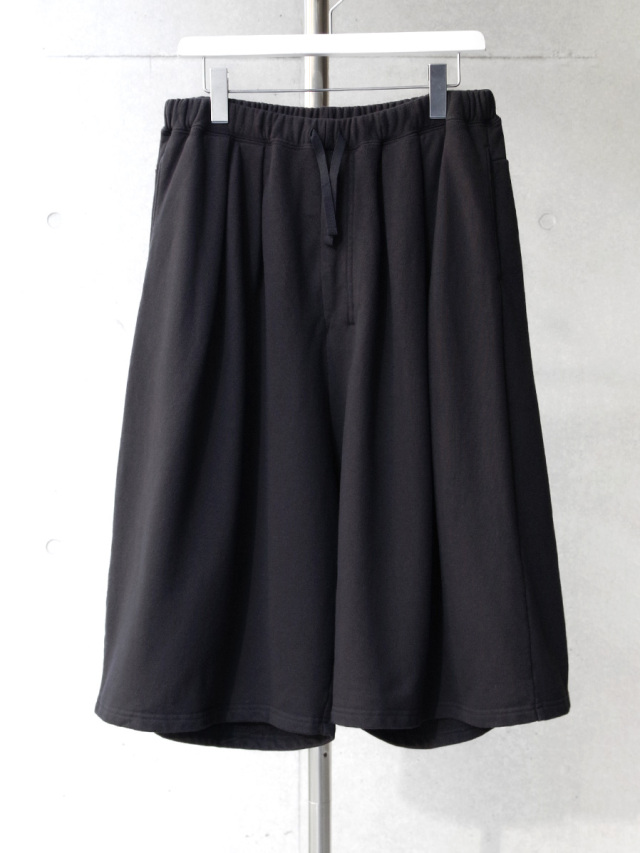 ANCELLM "3/4 TUCK SWEAT SHORTS" - BLACK