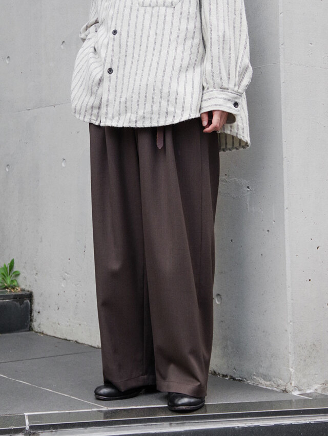 JUHA "2TUCK WIDE EASY PANTS" - BROWN