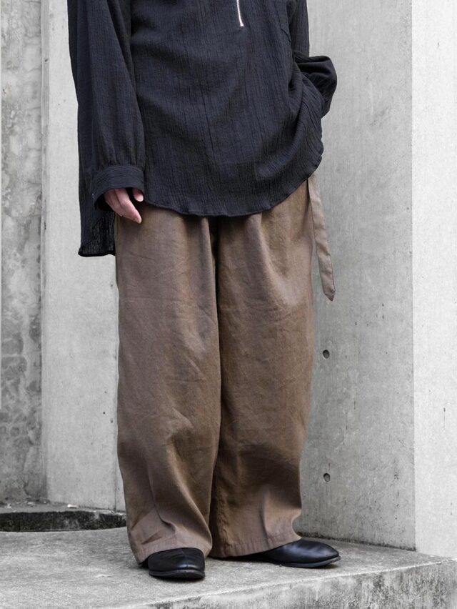 ANCELLM "LINEN POPLIN BELT-LESS SLACKS" - BROWN