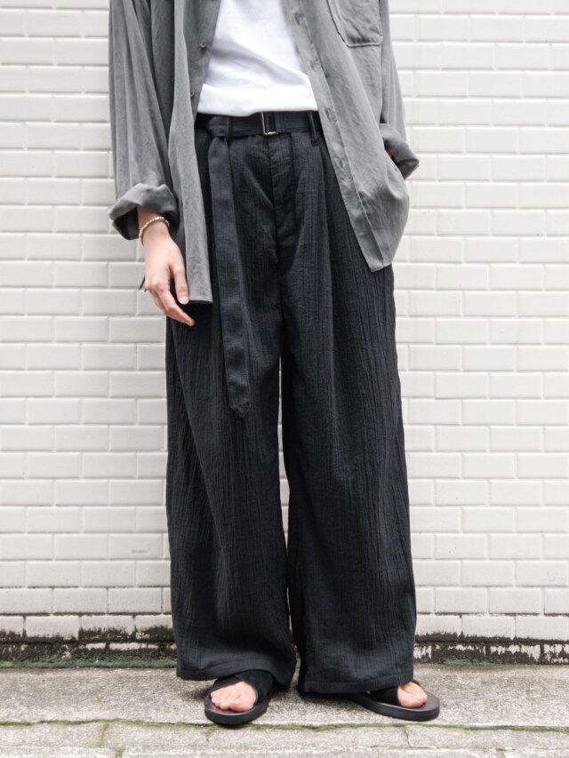 ANCELLM "BELTED CREPE TUCK SLACKS" - BLACK