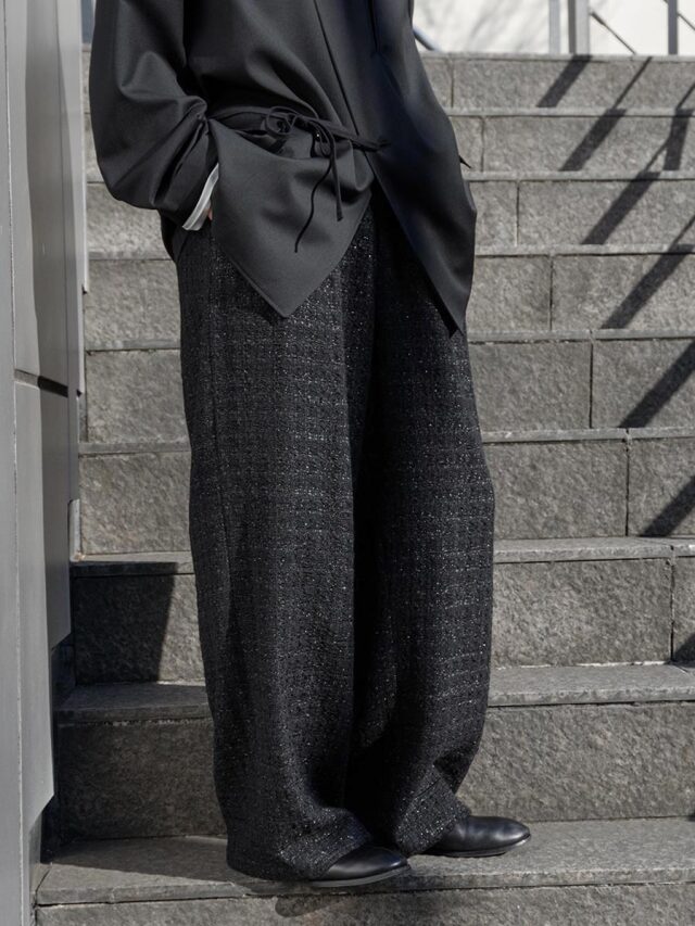 JUHA "2TUCK WIDE SUMMER TWEED PANTS" - BLACK
