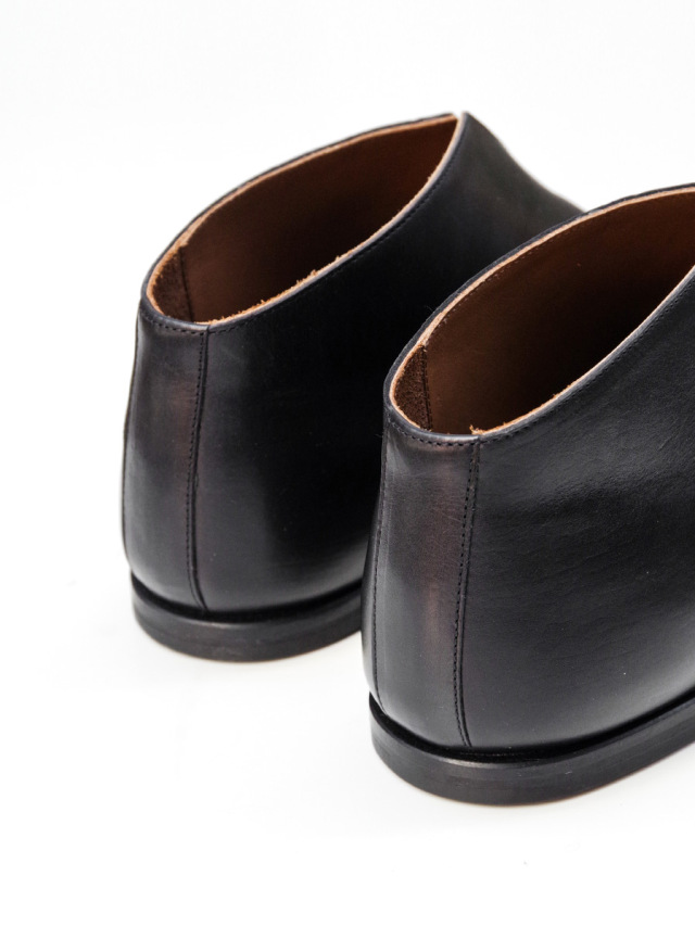 AUTTAA （アウッタ） // GYPSY（レザーシューズ／スリッポン） - BLACK