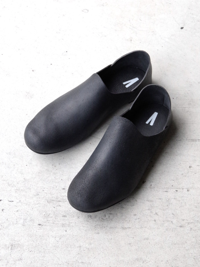 AUTTAA （アウッタ） // ROOM SHOES（レザーシューズ／スリッポン） - BLACK