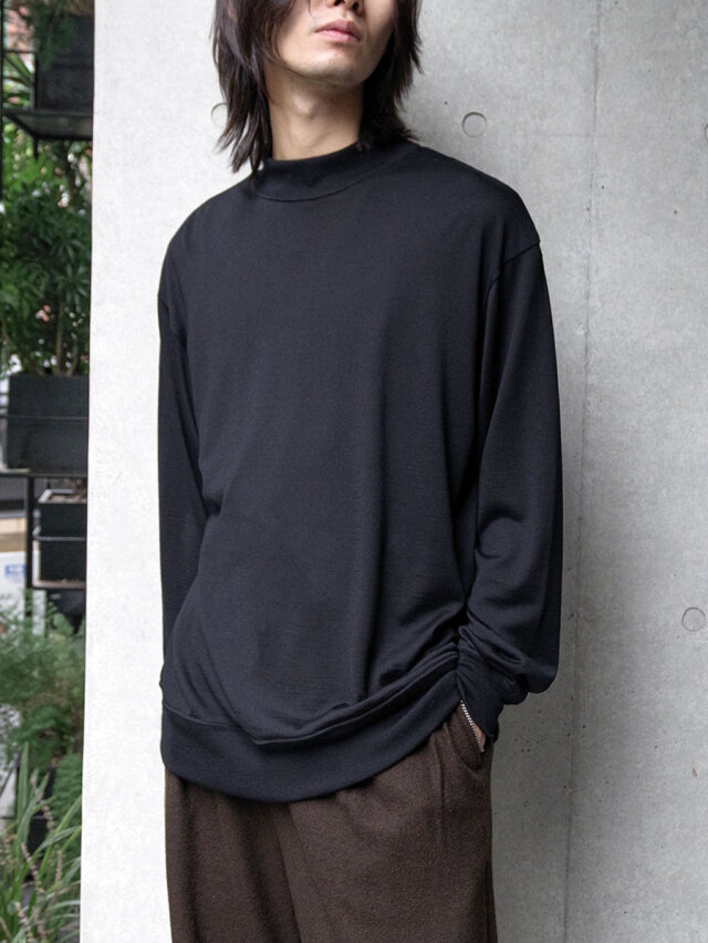 CUINIIE "relaxed fit mock neck cut and sew" - black