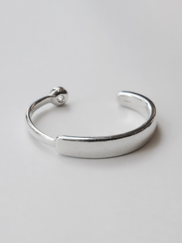 CUINIIE "Sculpted Tweezer Bangle" #03