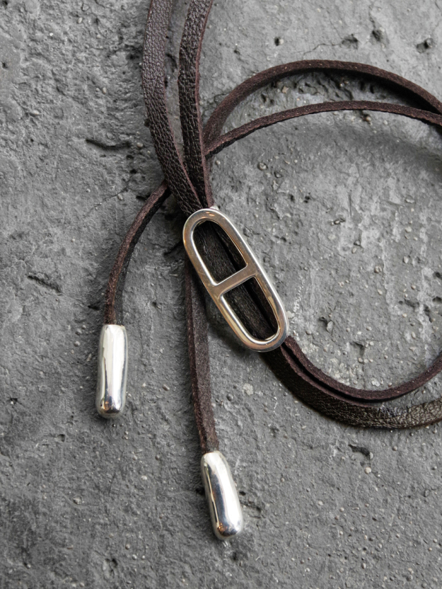 Garden of Eden "FLAT ANCHOR BOLO TIE NECKLACE" - BROWN #ED26AW-102
