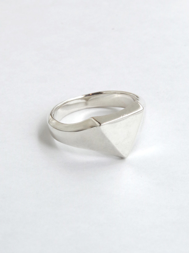   トライアングル モチーフ シルバー リング Garden of Eden (ガーデンオブエデン) 