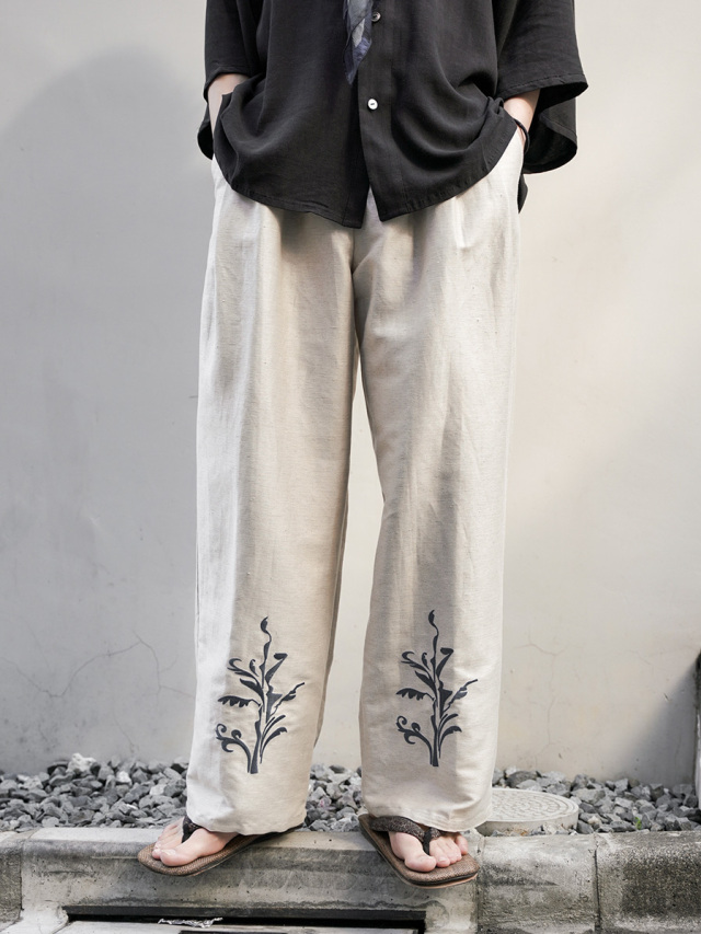 Urig "EMBROIDERY 3TUCK PANTS"