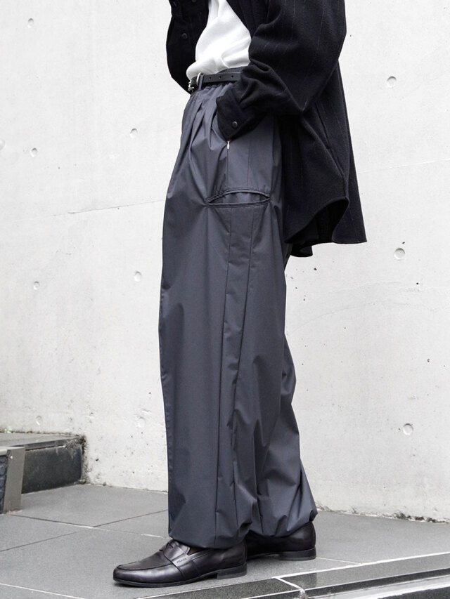 THE JEAN PIERRE "BETA 3 Tuck Nylon Trouser" - CHARCOAL