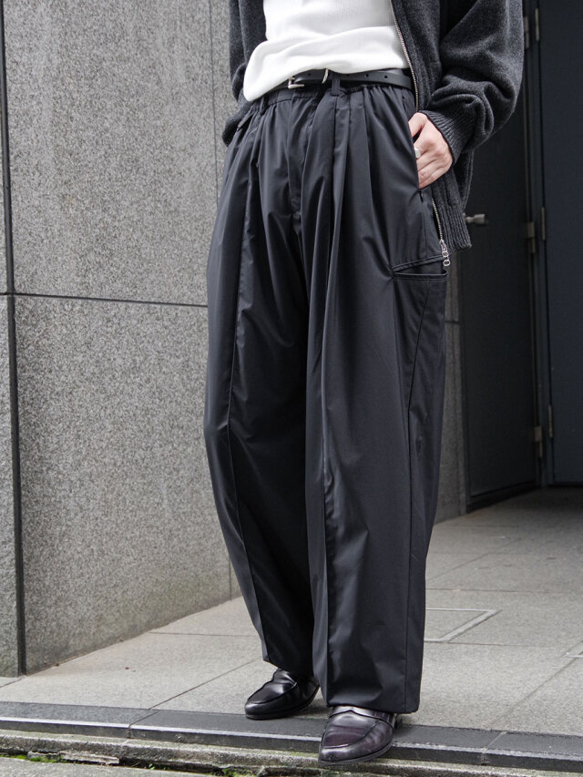 THE JEAN PIERRE "BETA 3 Tuck Nylon Trouser" - BLACK