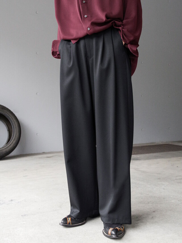 JUHA "2TUCK WIDE EASY PANTS" - BLACK