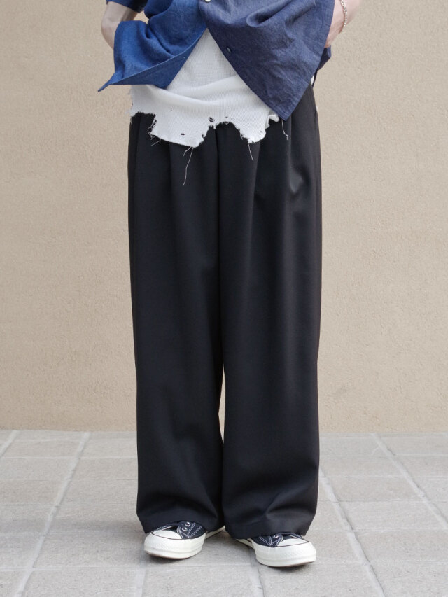 JUHA "2TUCK WIDE EASY PANTS" - BLACK