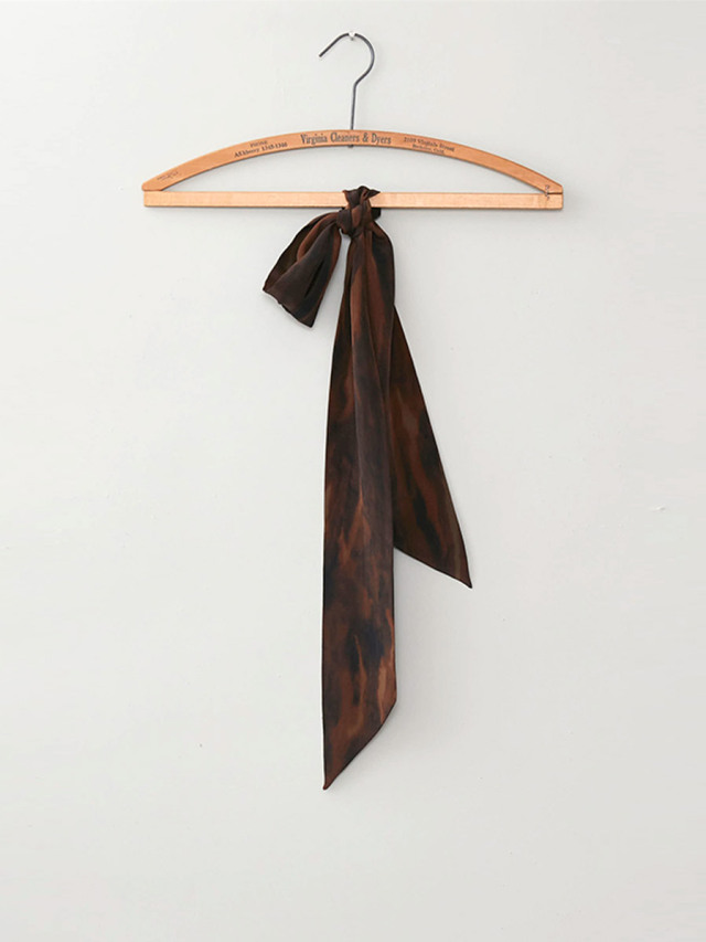 MASU（エムエーエスユー）のFUR PRINT SILK SCARF BROWNの通販サイト  