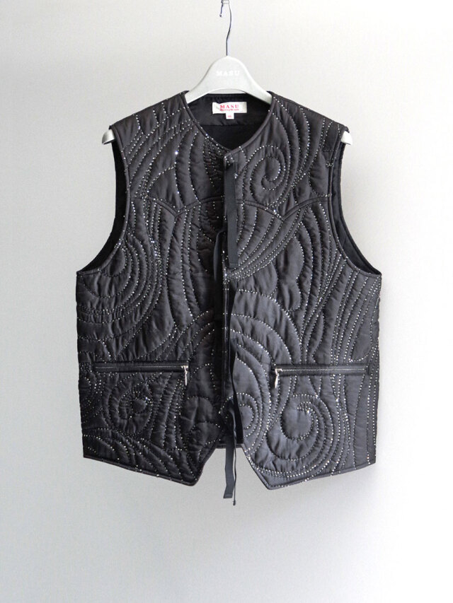 MASU "SPRKLING PLANET PADDED VEST" - BLACK
