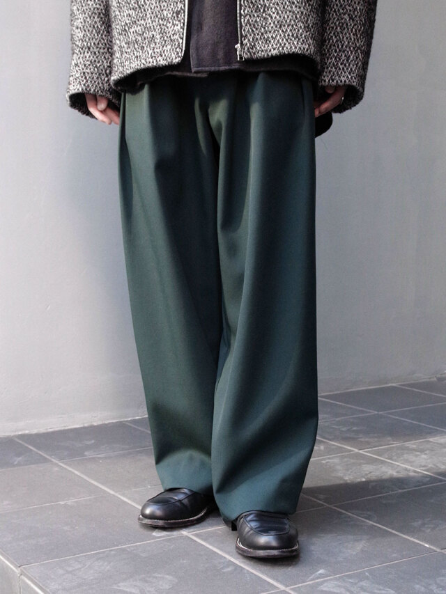 JUHA "2TUCK TAPERED PANTS" - GREEN