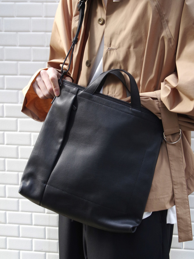 PATRICK STEPHAN (パトリックステファン) "Leather shoulder bag 'grande poche' KS